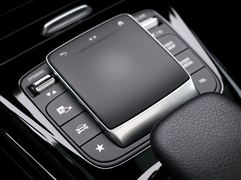 Mercedes-Benz CLA 2,0 35 AMG 225kW 4MATIC CZ - fotka 34 z 46
