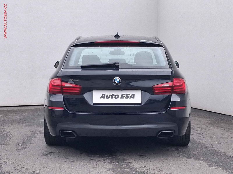BMW Řada 5 (2015) 3.0 D M550d xDrive, AT, kůže - fotka 5 z 22