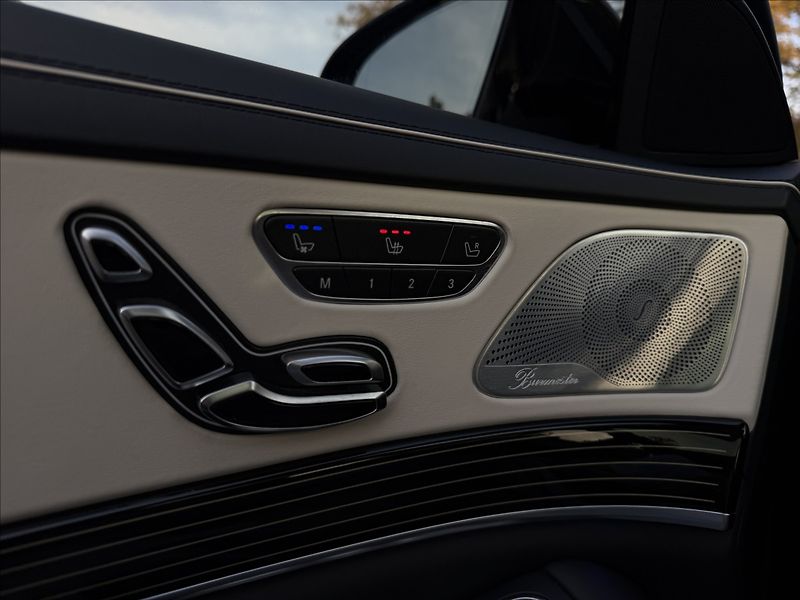 Mercedes-Benz Třídy S 560 4Matic AMG - fotka 24 z 32