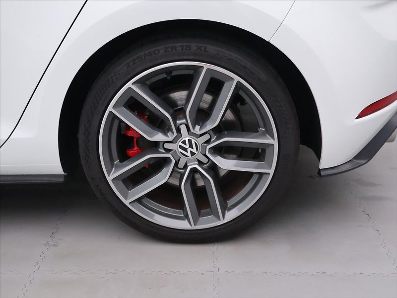 Volkswagen Golf 2,0 TSI GTI Performance DSG - fotka 29 z 29