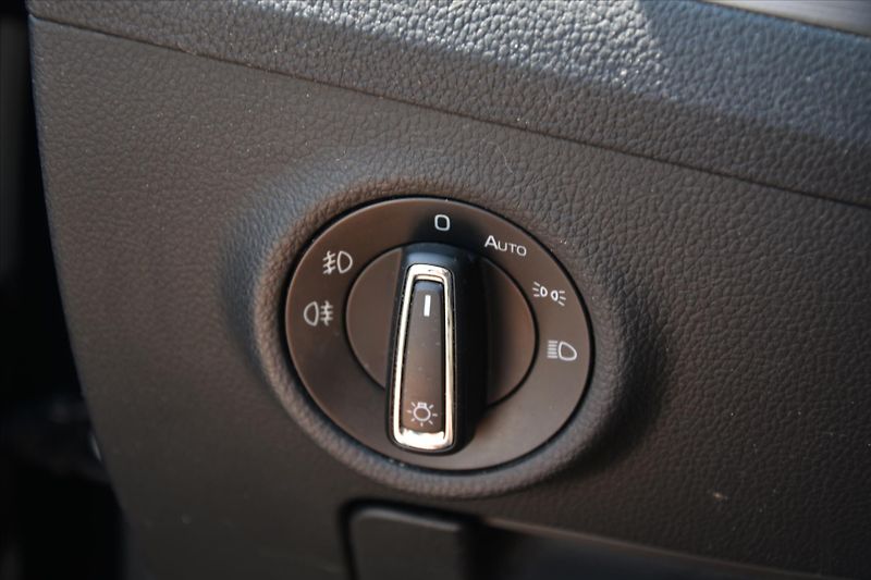 Škoda Superb 2.0TDI STYLE TAŽNÉ 1.MAJ. ČR - fotka 16 z 27