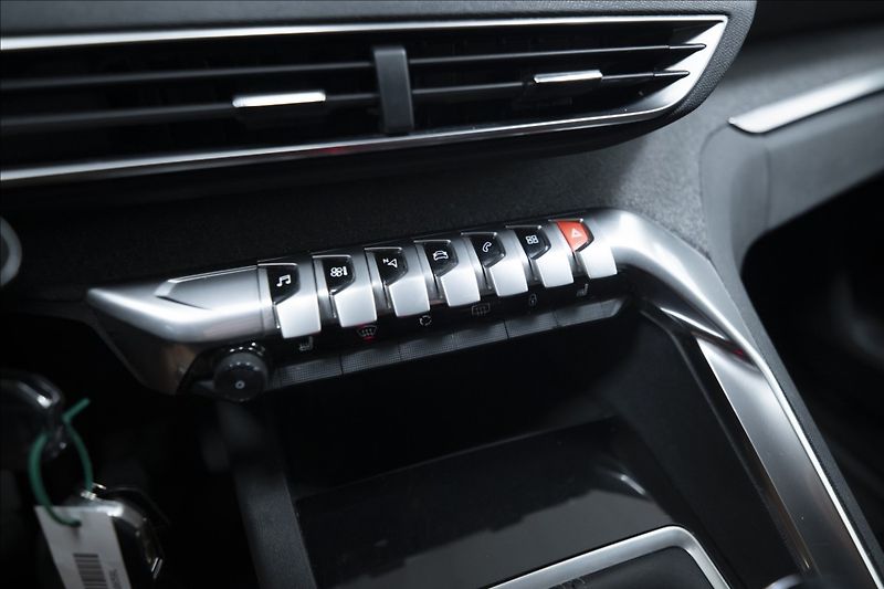 Peugeot 5008 1,2 PT KAMERA VÝHŘEV 7 MÍST ČR - fotka 23 z 36