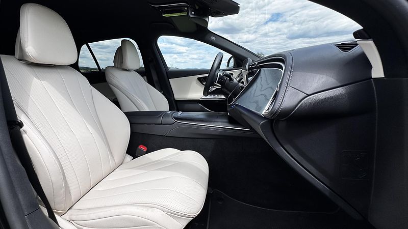 Mercedes-Benz Třídy E E220d, AMG, záruka, nájezd - fotka 18 z 22
