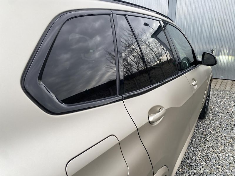 BMW X5 M50XD 4x4 400PS CZ DPH FULL 1A - fotka 47 z 171