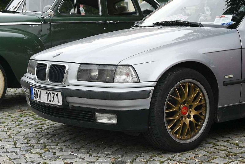 Pražská Veteran Rally v Kácově.