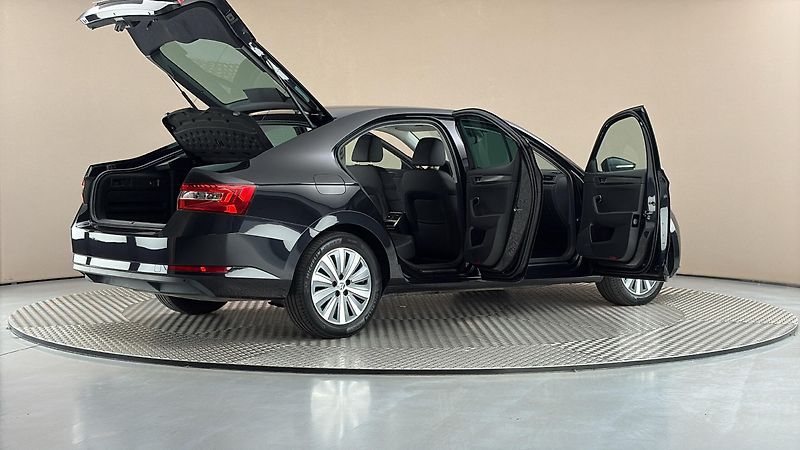 Škoda Superb 1.5 TSI DSG Style - fotka 6 z 27