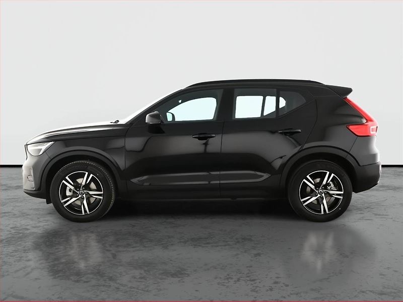 Volvo XC40 (2026) B3 - fotka 3 z 23