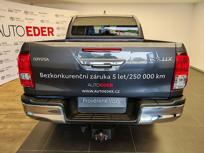 Toyota Hilux 2.8 D-4D Double Cab 4x4 Active - fotka 5 z 32