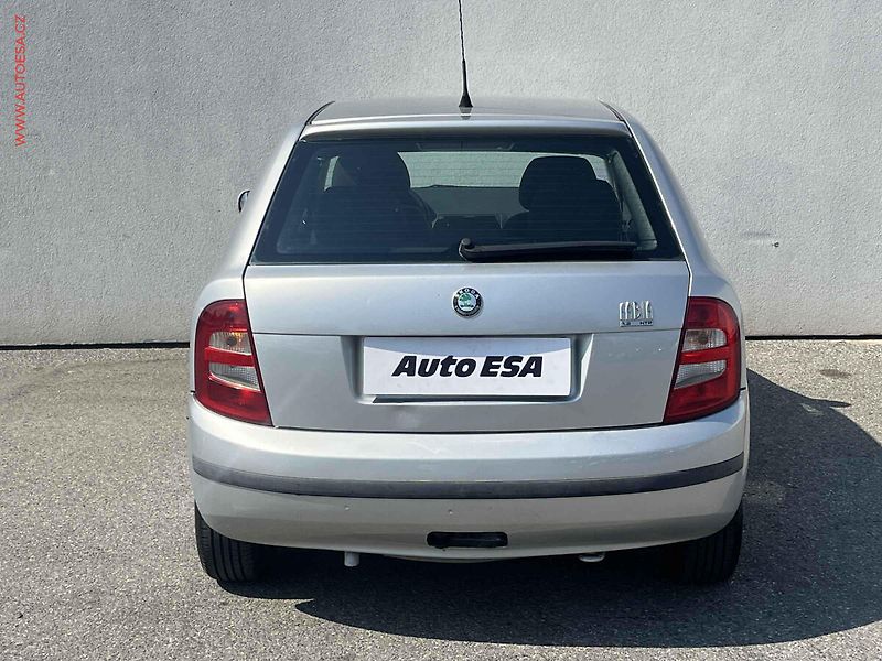 Škoda Fabia (2004) 1.2i, ČR, AC, TZ, výhřev sed - fotka 5 z 13