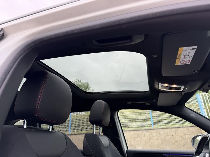 Mercedes-Benz GLB 250 165kW 4MATIC AMG LINE  - fotka 17 z 25