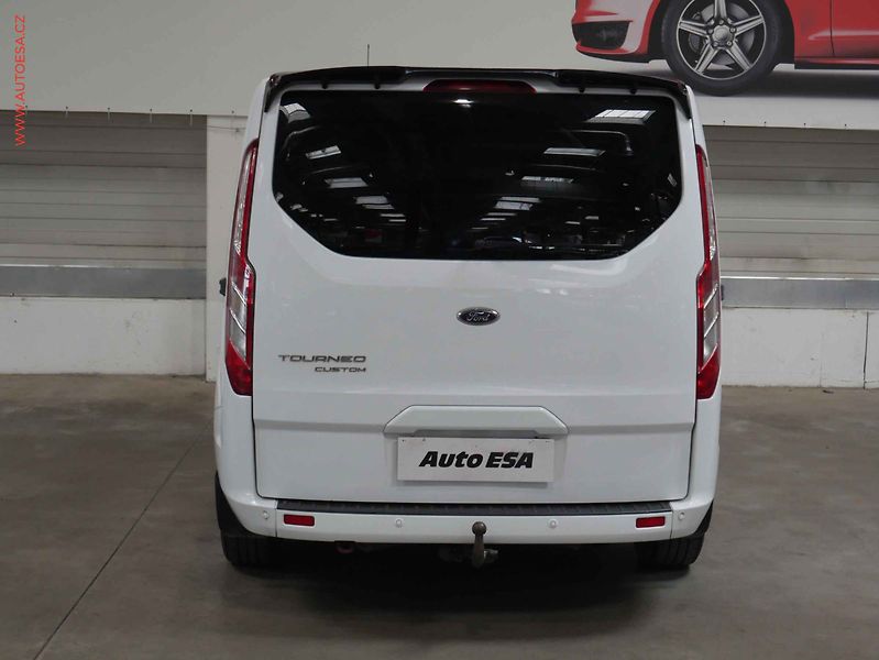 Ford Tourneo Custom (2016) 2.2TDCi, Limited, 114kW - fotka 5 z 20