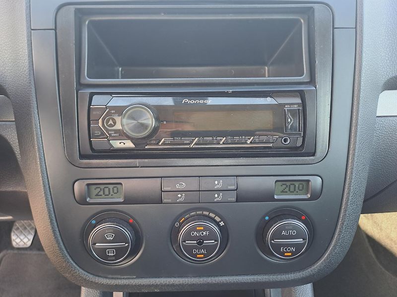 Volkswagen Golf 1.4 16V PĚKNÝ STAV - fotka 19 z 22