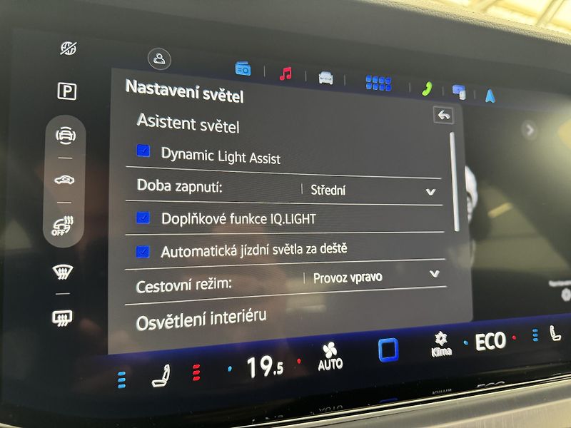 Volkswagen Touareg 3.0Tdi*1-MAJ*DPH*HUD*R-LINE* - fotka 34 z 50