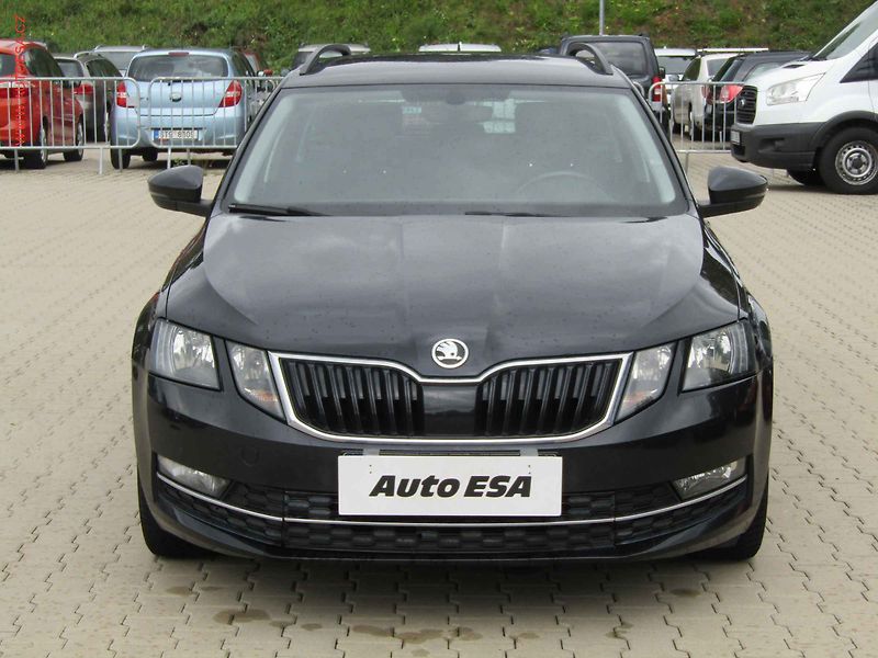 Škoda Octavia (2017) 1.6 TDi, AC, park.čidla - fotka 2 z 14