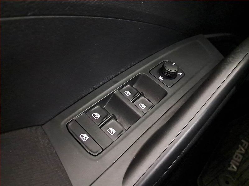 Škoda Fabia (2023) Ambition 1.0 TSI, Serv.kniha - fotka 14 z 15