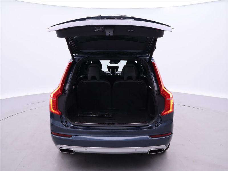 Volvo XC90 2,0 173 kW AWD Momentum DPH 7m - fotka 9 z 39