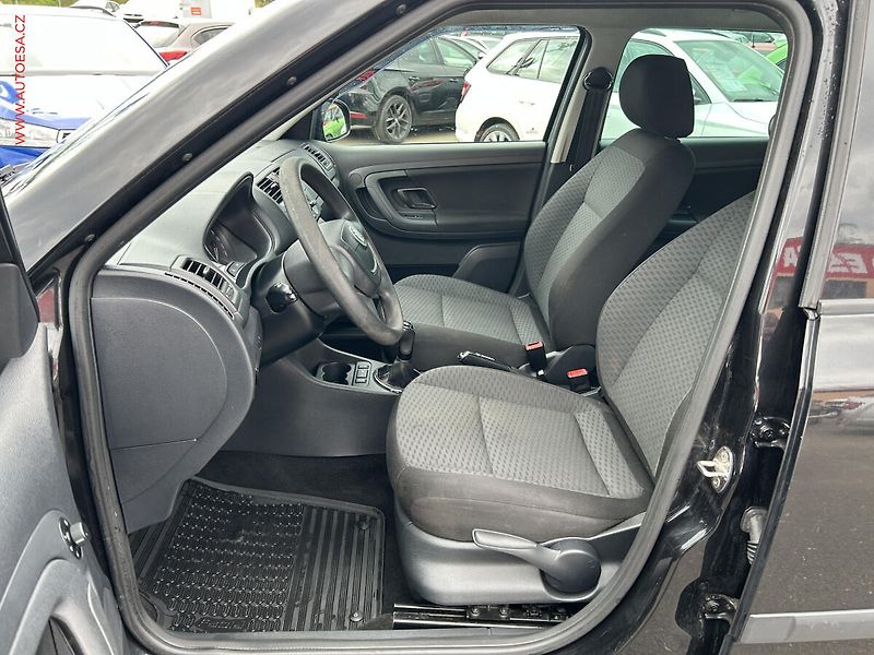 Škoda Fabia (2011) 1.2TSi, AC, výhřev sed. - fotka 9 z 15