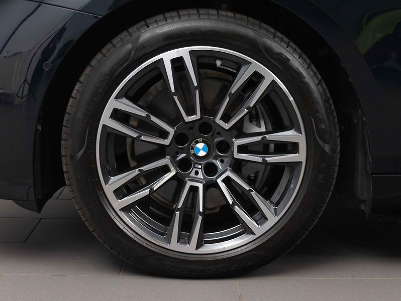 BMW i5 eDrive40 - fotka 6 z 22