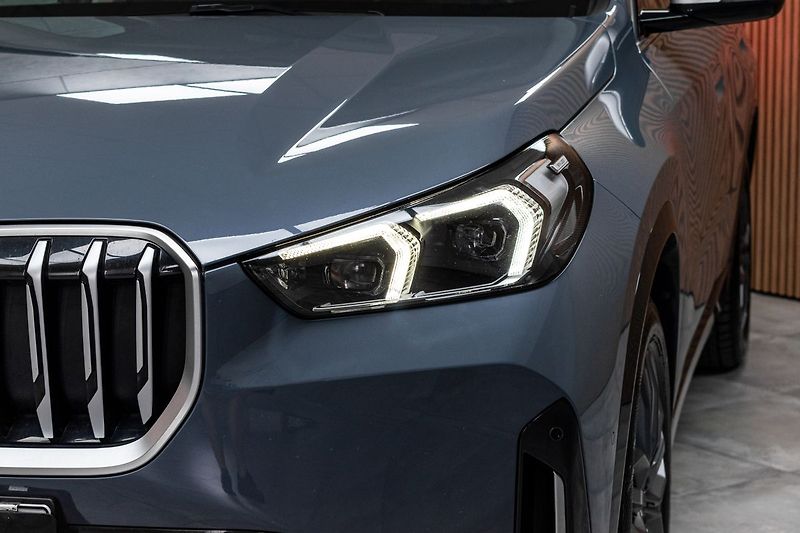 BMW X1 xDrive23d PREMIUM*DPH*ČR 1.MAJ - fotka 38 z 43