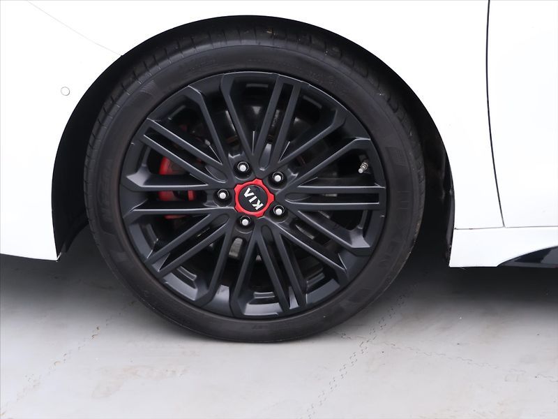 Kia Ceed 1,6 TGDI 150kW GT LED 1.Maj. - fotka 26 z 33