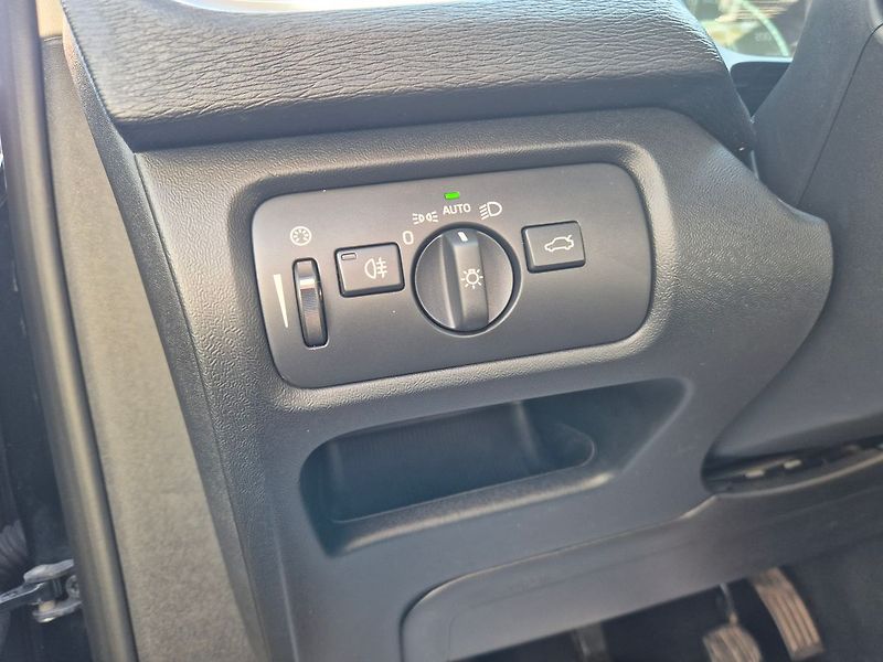 Volvo V40 1.6D 84kw CROSS COUNTRY, tažné - fotka 21 z 33