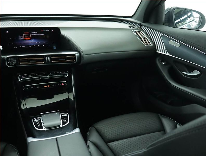 Mercedes-Benz EQC (2021) 400 4MATIC, SoH 97% - fotka 8 z 21