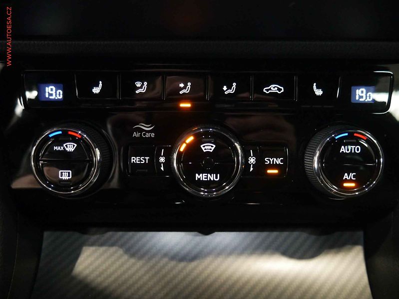 Škoda Superb (2019) 2.0 TDi, ČR, LED, navi - fotka 15 z 24
