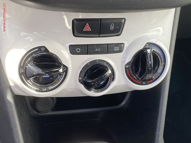 Peugeot 208 (2016) 1.0 PT, AC, tempo - fotka 14 z 15