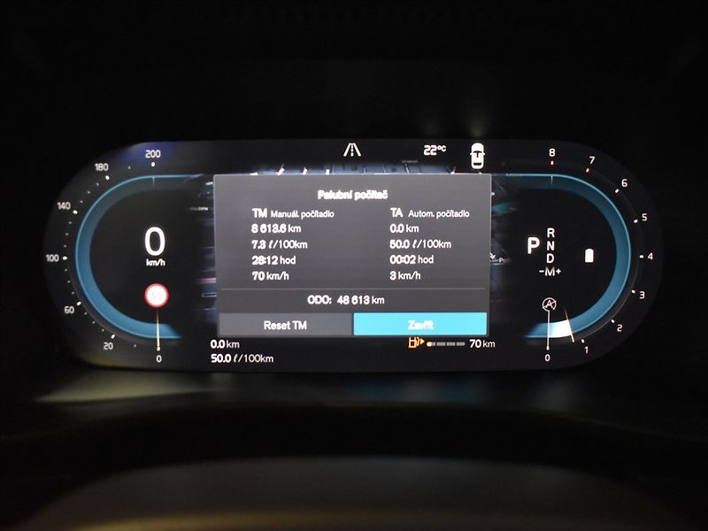 Volvo XC40 2,0 B3 Plus Dark Bezklíč - fotka 23 z 23