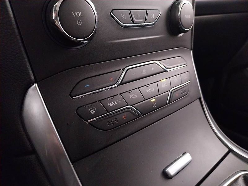 Ford Galaxy (2016) Titanium 2.0 TDCi, 7 míst - fotka 20 z 22