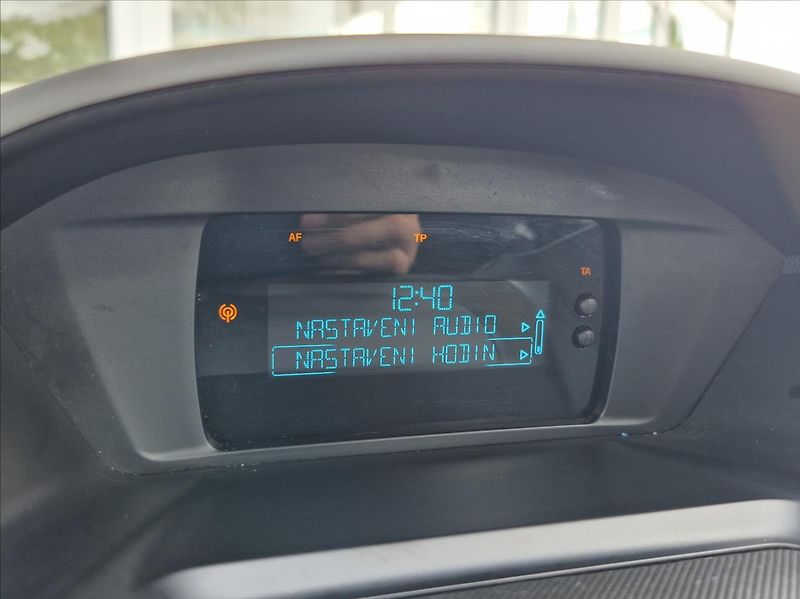 Ford Kuga 1,5 i EB 88kW AC VÝHŘEV NOVSTK - fotka 30 z 36