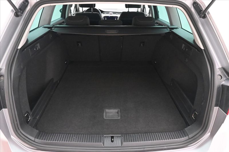 Volkswagen Passat 2,0 TDI 110kW DSG Business Zár - fotka 10 z 32