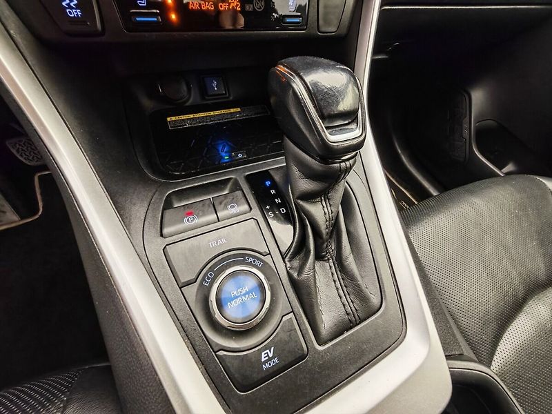 Toyota RAV4 Executiv, 4x4, Hybrid - fotka 36 z 43
