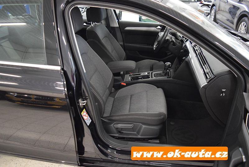 Volkswagen Passat 2.0 TDI BREAK LIFE DSG 2023 - fotka 15 z 52