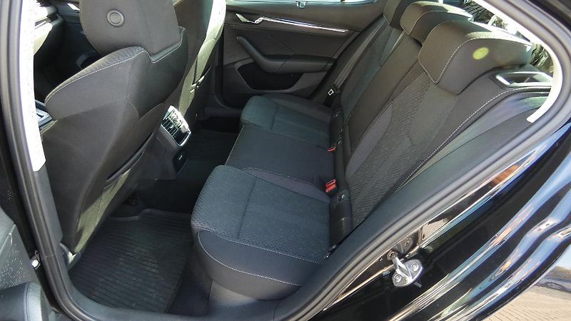 Škoda Octavia 2,0 TDI Style DSG 4X4 110 kW - fotka 21 z 28
