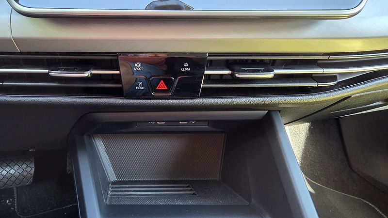 Volkswagen Golf (2025) 1.5 eTSI 85kW Life DSG7 Tažné - fotka 29 z 34