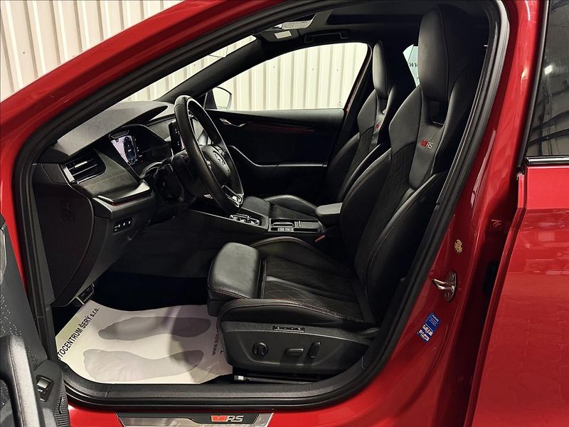 Škoda Octavia 2.0TDI 147kW DCC PANO RS PLUS - fotka 36 z 53