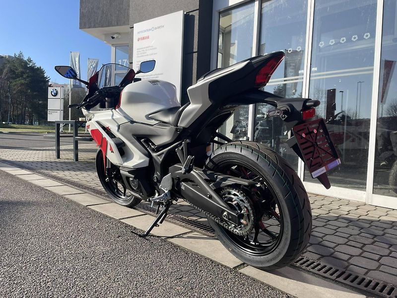 Yamaha (2026) YZF-R3 70th Anniversary EU5+ - fotka 7 z 11