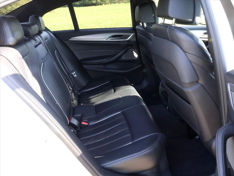 BMW Řada 5 3,0 530d 195kW xDrive CZ - fotka 14 z 39