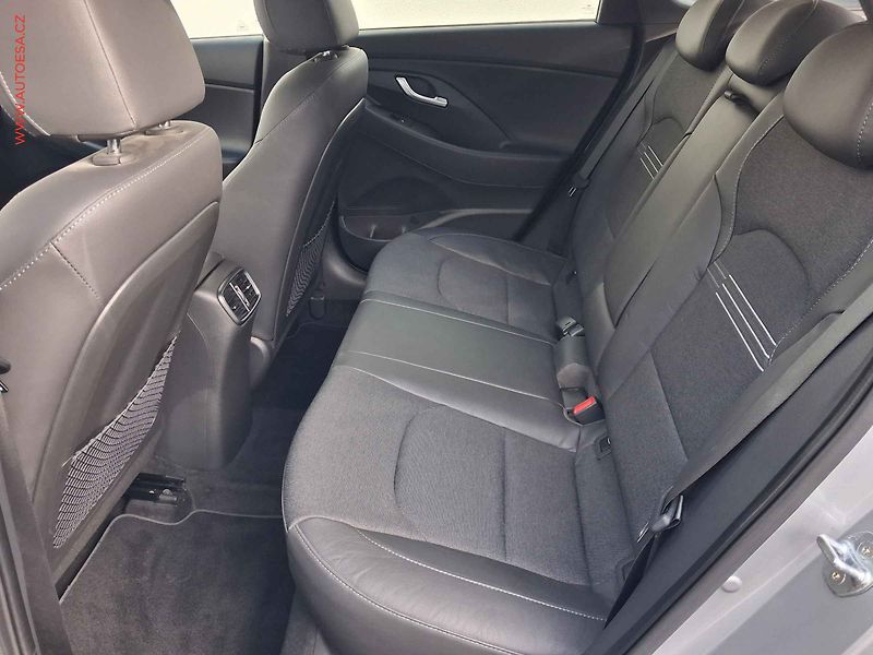 Hyundai i30 (2022) 1.5T-GDi 48V MHEV, ČR, Style - fotka 10 z 19