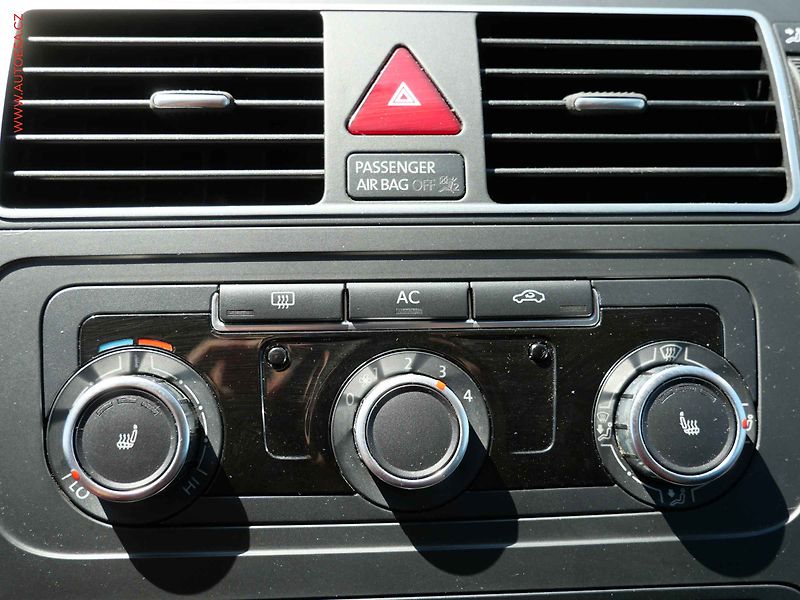 Volkswagen Touran (2010) 1.4 TSi, Comfort, DSG, bixen - fotka 17 z 22