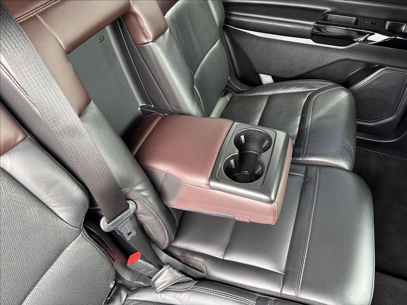 Ford Explorer 3,0 V6 PHEV Platinum AWD 7Míst - fotka 26 z 65