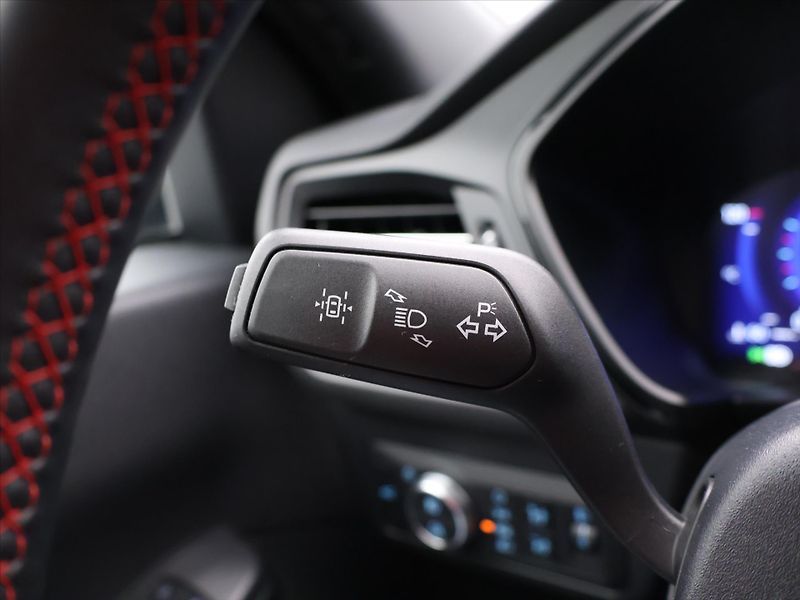 Ford Kuga 2,5 DT HEV ST-LineX AWD AT - fotka 17 z 23