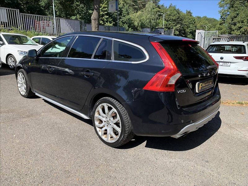 Volvo V60 2,4 D - fotka 7 z 16