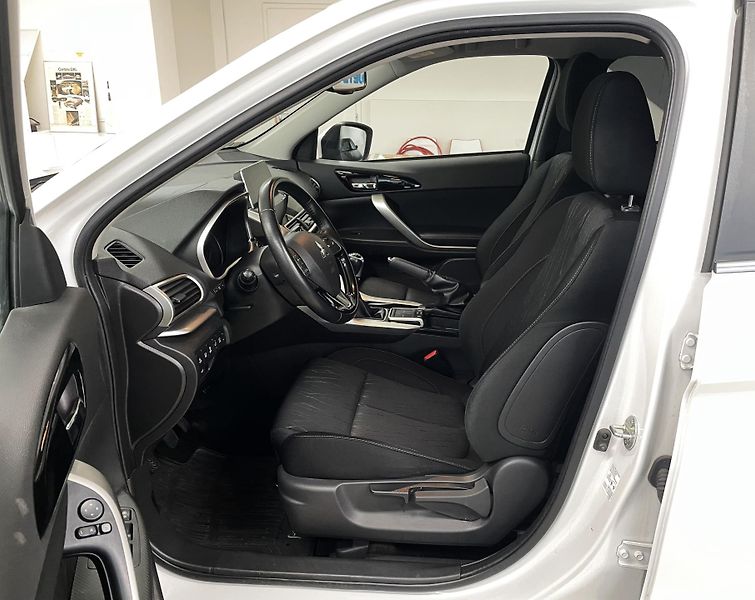 Mitsubishi Eclipse Cross 1,5 T-GDi 120kW, ČR - fotka 8 z 28