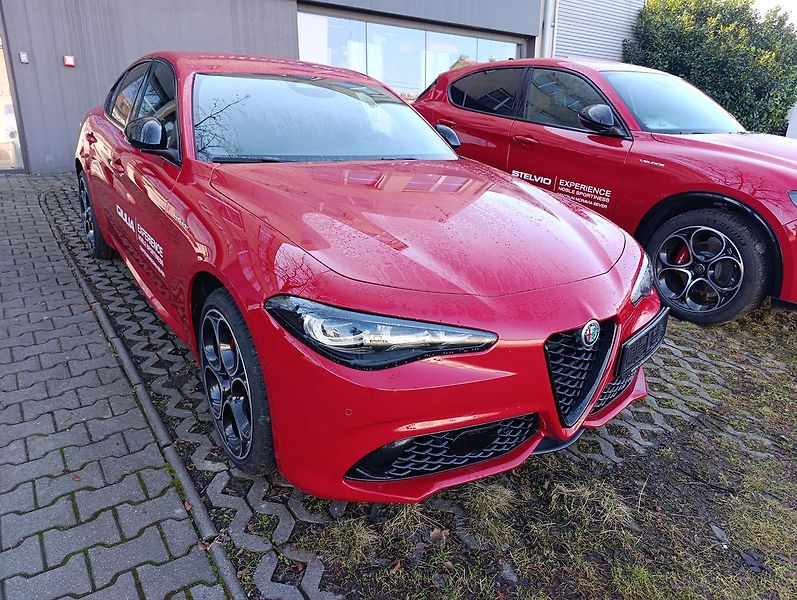 Alfa Romeo Giulia Veloce 2,0 Turbo 280k AWD - fotka 4 z 18