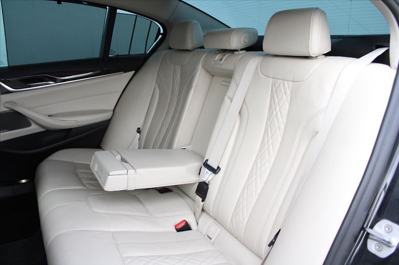 BMW Řada 5 540i xDrive 250kW LUXURY ČR - fotka 11 z 35