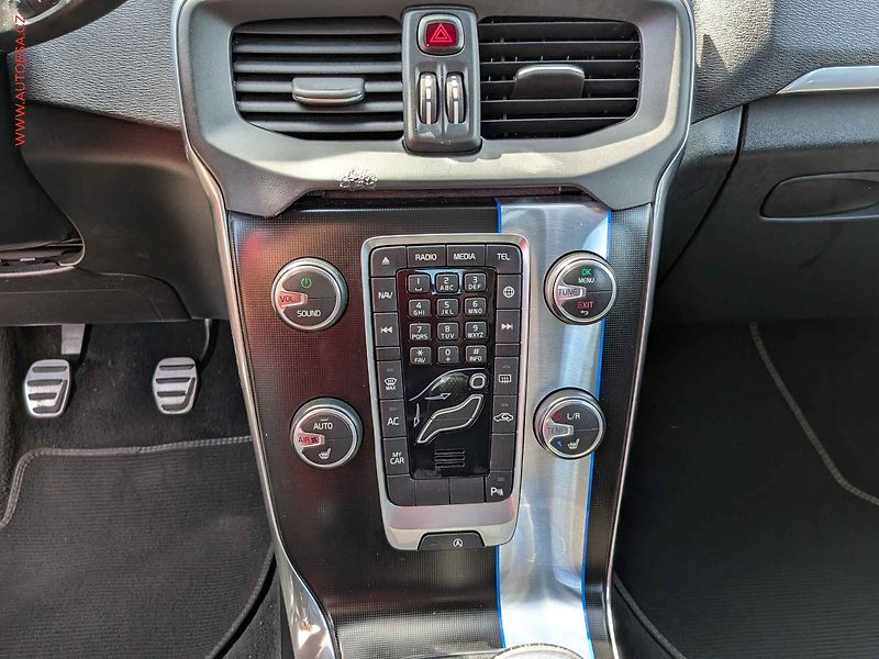 Volvo V40 (2015) 2.0d, Navi, xenon, temp. - fotka 15 z 16