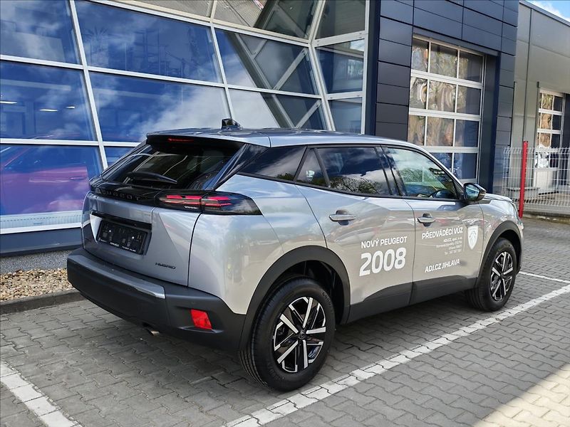 Peugeot 2008 1.2 BUSINESS Hybrid 110 e-DCS6 - fotka 9 z 16