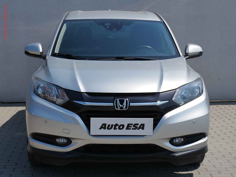 Honda HR-V (2016) 1.5 VTEC, 1.maj,ČR, AT, park - fotka 2 z 19